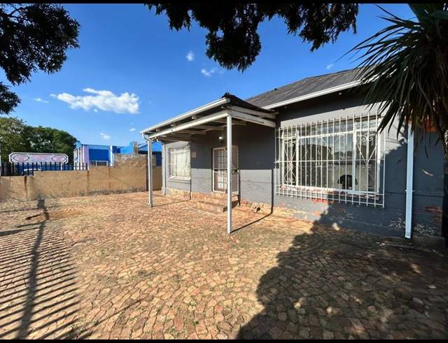 4 BEDROOM HOUSE FOR SALE IN SPRINGS CENTRAL